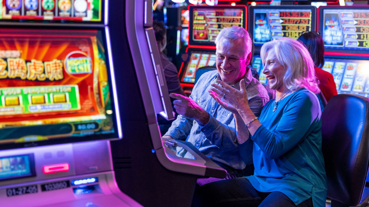 Comparing beginner and regular user patterns in slot reward structures